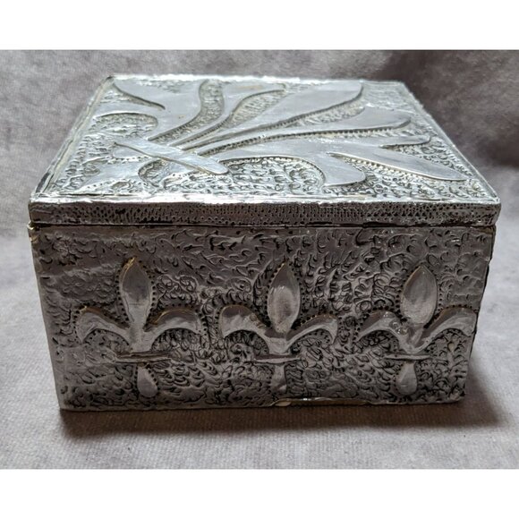 Silver Repousse Fleur De Lis Trinket Box - Picture 9 of 14
